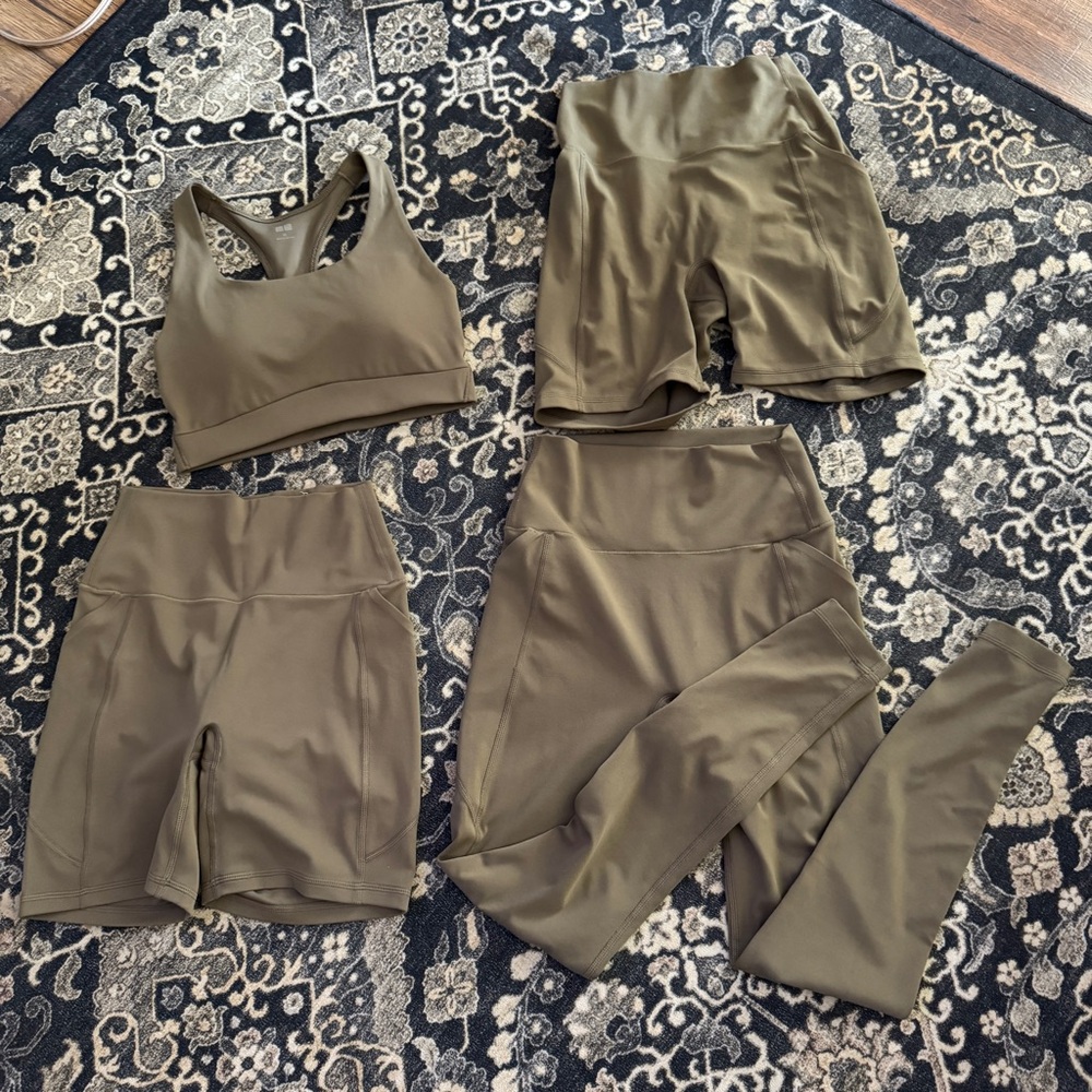 Uniqlo Bundle of Four Airism Items XS